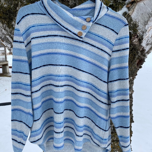 Woman's Pullover - Picture 1 of 4